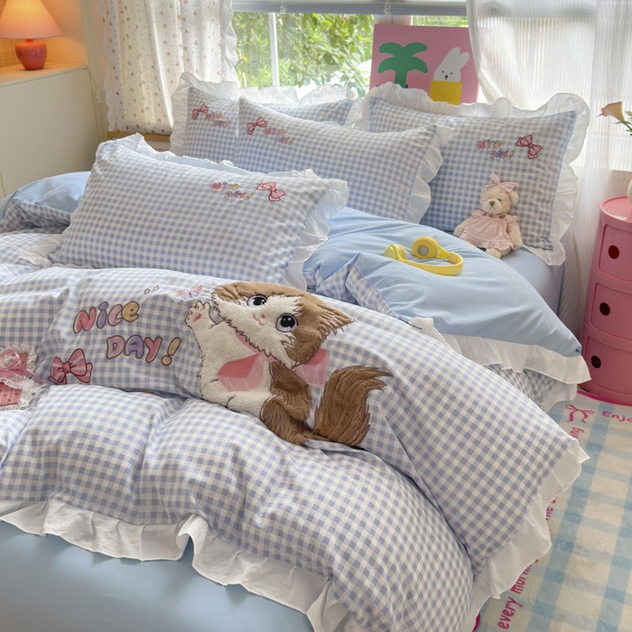 91家纺网 家纺一手货源 找家纺 易禾家纺 2025新款韩版卡通兔毛贴布绣水洗棉四件套学生宿舍三件套-炸毛小猫 炸毛小猫——蓝格