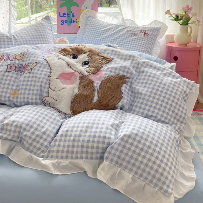 91家纺网 家纺一手货源 找家纺 易禾家纺 2025新款韩版卡通兔毛贴布绣水洗棉四件套学生宿舍三件套-炸毛小猫 炸毛小猫——蓝格