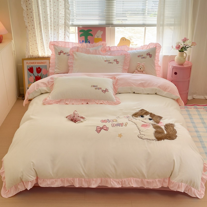 91家纺网 家纺一手货源 找家纺 易禾家纺 2025新款韩版卡通兔毛贴布绣水洗棉四件套学生宿舍三件套-炸毛小猫 炸毛小猫——奶白粉