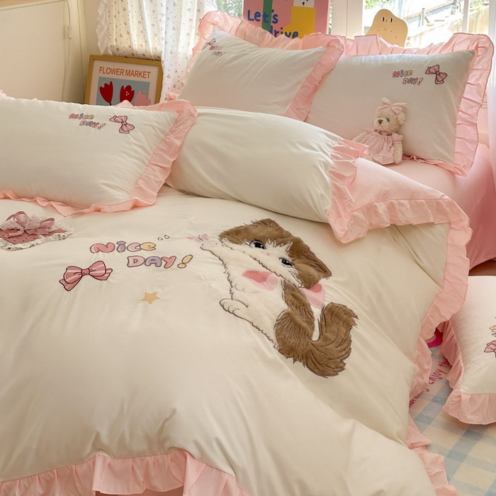 91家纺网 家纺一手货源 找家纺 易禾家纺 2025新款韩版卡通兔毛贴布绣水洗棉四件套学生宿舍三件套-炸毛小猫 炸毛小猫——奶白粉