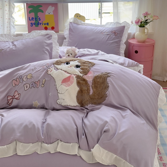 91家纺网 家纺一手货源 找家纺 易禾家纺 2025新款韩版卡通兔毛贴布绣水洗棉四件套学生宿舍三件套-炸毛小猫 炸毛小猫——雾紫