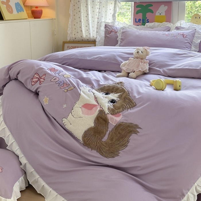 91家纺网 家纺一手货源 找家纺 易禾家纺 2025新款韩版卡通兔毛贴布绣水洗棉四件套学生宿舍三件套-炸毛小猫 炸毛小猫——雾紫