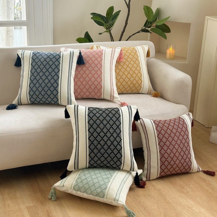 91家纺网 家纺一手货源 找家纺 （总）新奇异 2025新款波西米亚多菱形流苏抱枕