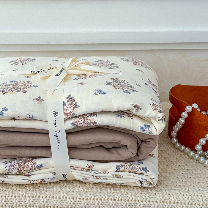 91家纺网 家纺一手货源 找家纺 竹合家纺 2025秋冬新品爆款有氧人字纹提花小清新加厚四件套 白茶