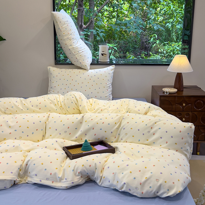 91家纺网 家纺一手货源 找家纺 竹合家纺 2025秋冬新品爆款有氧人字纹提花小清新加厚四件套 草莓点点