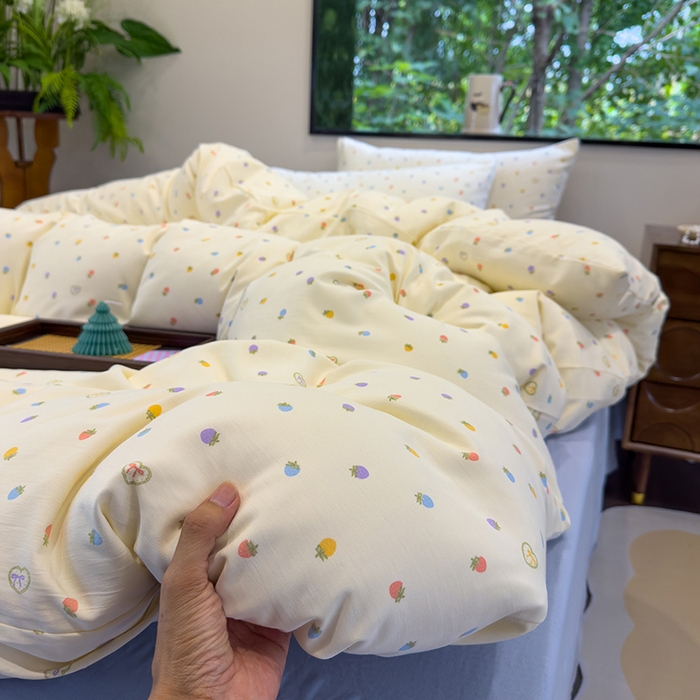 竹合家纺 2025秋冬新品爆款有氧人字纹提花小清新加厚四件套 草莓点点