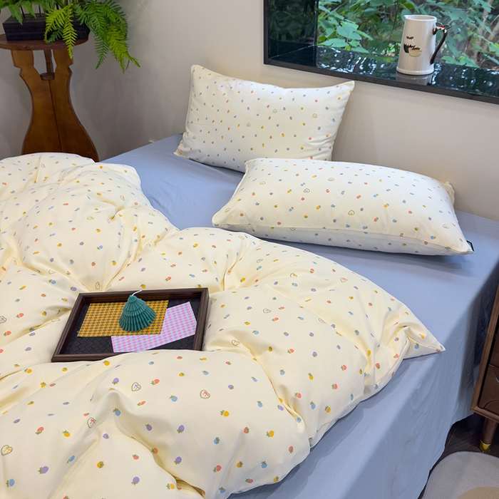 91家纺网 家纺一手货源 找家纺 竹合家纺 2025秋冬新品爆款有氧人字纹提花小清新加厚四件套 草莓点点