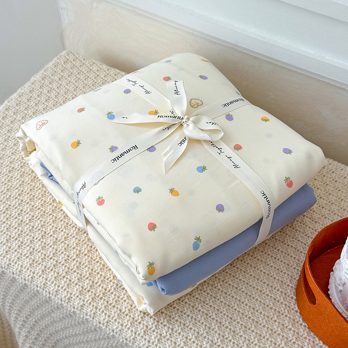 91家纺网 家纺一手货源 找家纺 竹合家纺 2025秋冬新品爆款有氧人字纹提花小清新加厚四件套 草莓点点