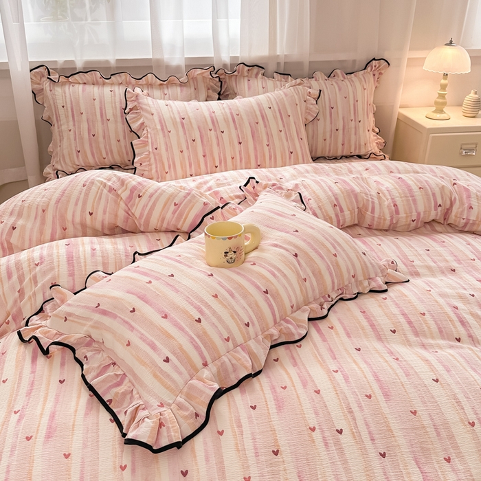 91家纺网 家纺一手货源 找家纺 尚美 2025新款法式小黑边云感四件套床盖款 爱心粉