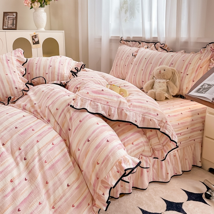 91家纺网 家纺一手货源 找家纺 尚美 2025新款法式小黑边云感四件套床盖款 爱心粉