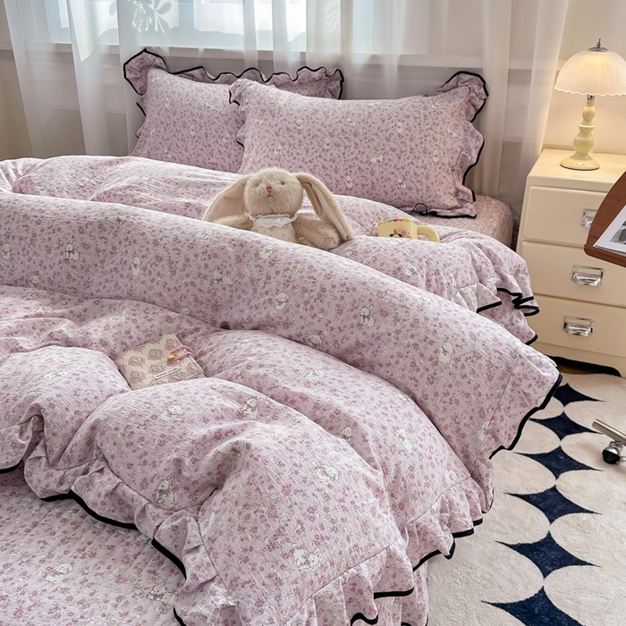 91家纺网 家纺一手货源 找家纺 尚美 2025新款法式小黑边云感四件套床盖款 可爱兔