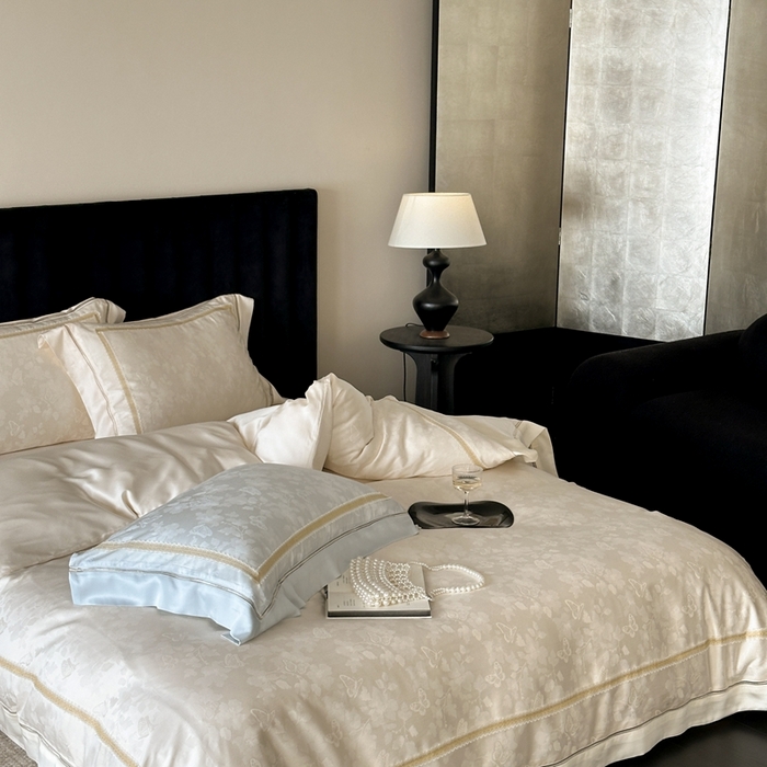 91家纺网 家纺一手货源 找家纺 MIU缪家居 2025新款100支全棉纯棉提花四件套-蝶影 鎏金白（控价388）