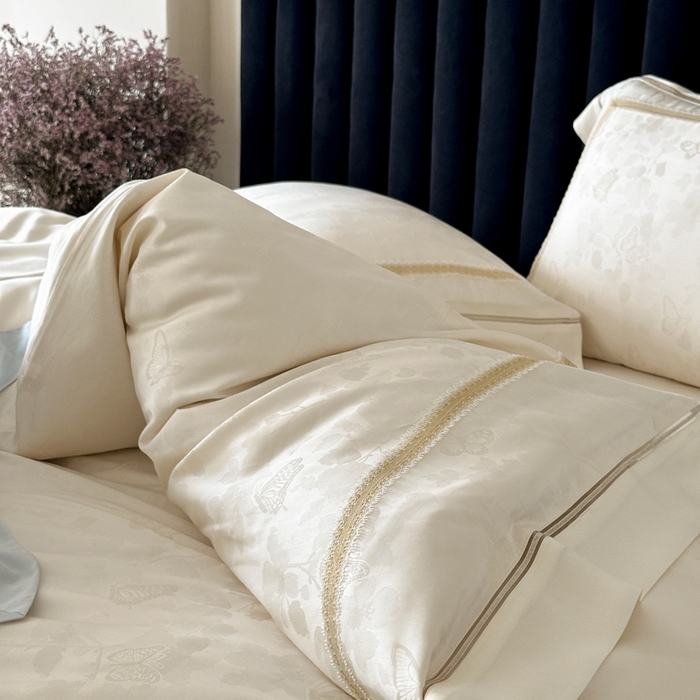 91家纺网 家纺一手货源 找家纺 MIU缪家居 2025新款100支全棉纯棉提花四件套-蝶影 鎏金白（控价388）