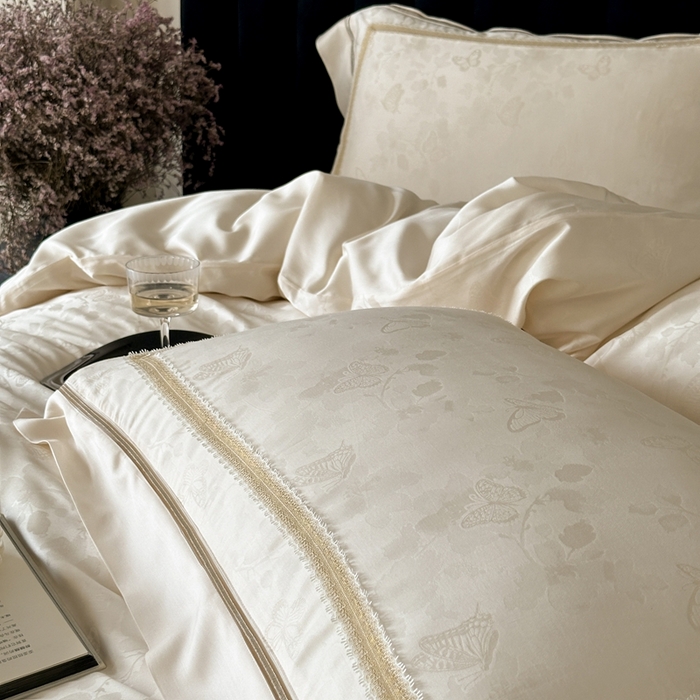 91家纺网 家纺一手货源 找家纺 MIU缪家居 2025新款100支全棉纯棉提花四件套-蝶影 鎏金白（控价388）