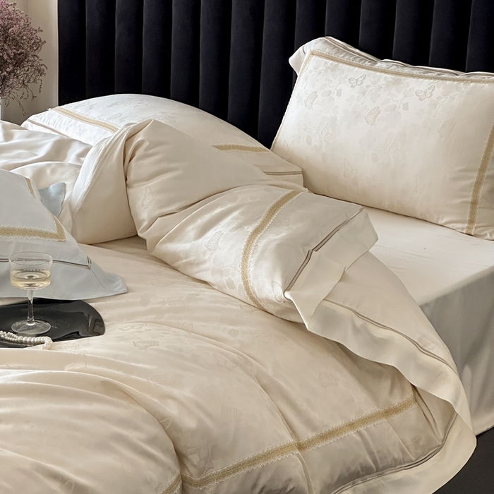 91家纺网 家纺一手货源 找家纺 MIU缪家居 2025新款100支全棉纯棉提花四件套-蝶影 鎏金白（控价388）