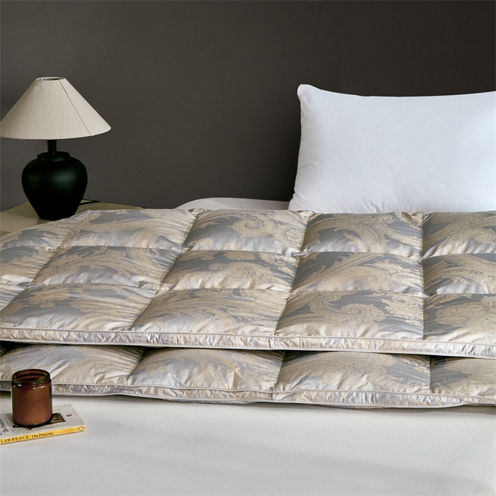 91家纺网 家纺一手货源 找家纺 华盛羽绒被壳 2025新款高精密提花高端羽绒被 奥菲灰金