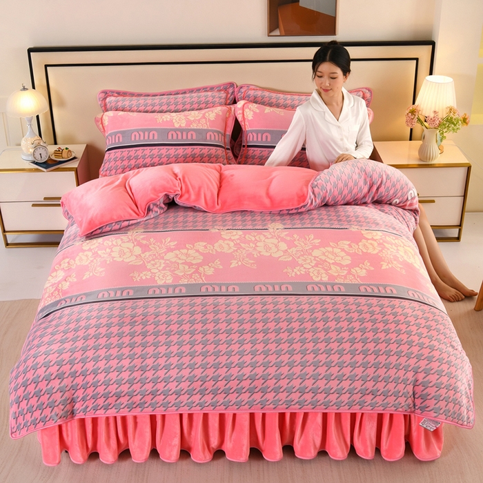 91家纺网 家纺一手货源 找家纺 望淮 2025新款230g印花金貂绒牛奶绒四件套 缪缪