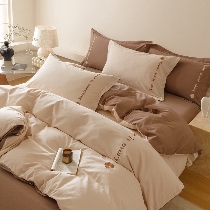 91家纺网 家纺一手货源 找家纺 艾莱家纺 2025新款A类新疆长绒棉加厚柔顺磨毛四件套--爱永恒系列 爱永恒-可可奶