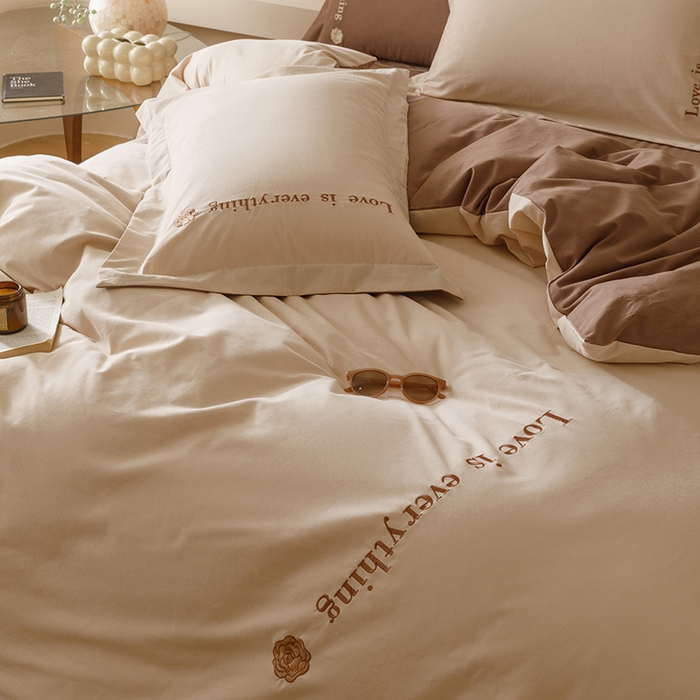 91家纺网 家纺一手货源 找家纺 艾莱家纺 2025新款A类新疆长绒棉加厚柔顺磨毛四件套--爱永恒系列 爱永恒-可可奶