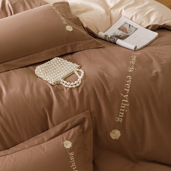 91家纺网 家纺一手货源 找家纺 艾莱家纺 2025新款A类新疆长绒棉加厚柔顺磨毛四件套--爱永恒系列 爱永恒-大地色