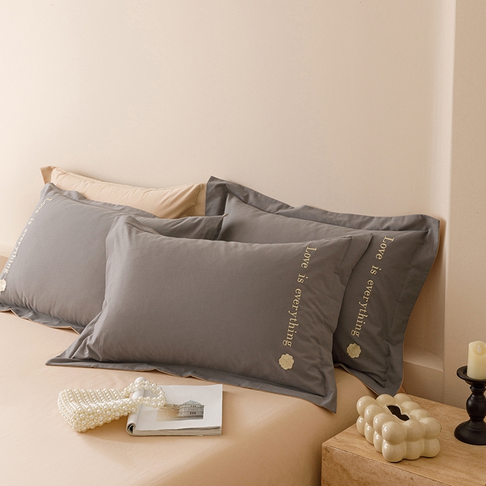 91家纺网 家纺一手货源 找家纺 艾莱家纺 2025新款A类新疆长绒棉加厚柔顺磨毛四件套--爱永恒系列 爱永恒-北欧灰