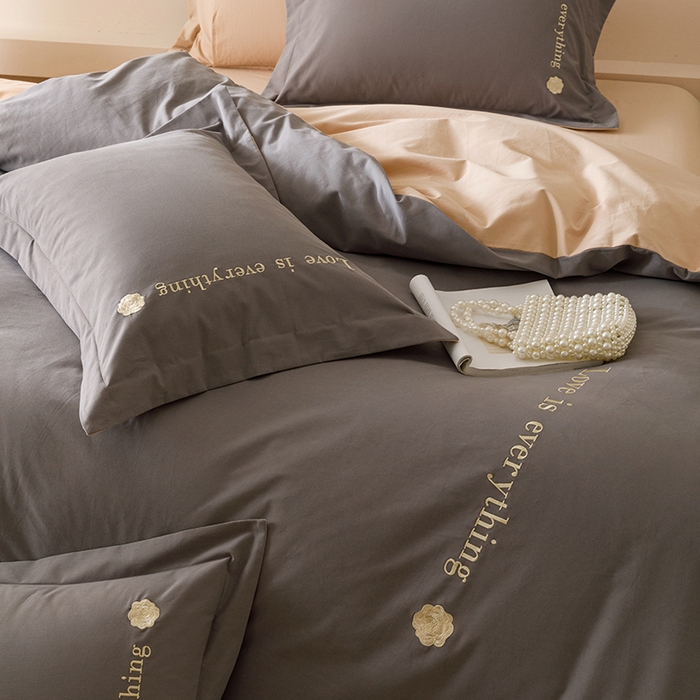 91家纺网 家纺一手货源 找家纺 艾莱家纺 2025新款A类新疆长绒棉加厚柔顺磨毛四件套--爱永恒系列 爱永恒-北欧灰