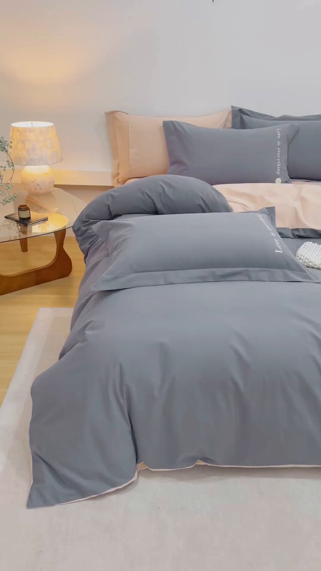 91家纺网 家纺一手货源 找家纺 艾莱家纺 2025新款A类新疆长绒棉加厚柔顺磨毛四件套--爱永恒系列 爱永恒-北欧灰