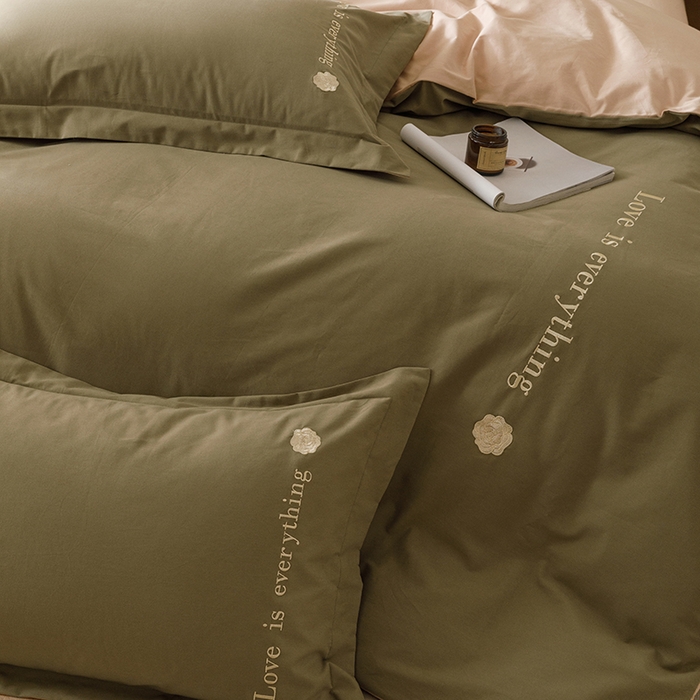 91家纺网 家纺一手货源 找家纺 艾莱家纺 2025新款A类新疆长绒棉加厚柔顺磨毛四件套--爱永恒系列 爱永恒-抹茶绿