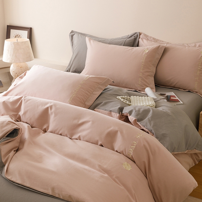 91家纺网 家纺一手货源 找家纺 艾莱家纺 2025新款A类新疆长绒棉加厚柔顺磨毛四件套--爱永恒系列 爱永恒-浅豆沙