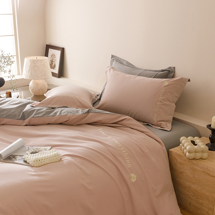 91家纺网 家纺一手货源 找家纺 艾莱家纺 2025新款A类新疆长绒棉加厚柔顺磨毛四件套--爱永恒系列 爱永恒-浅豆沙