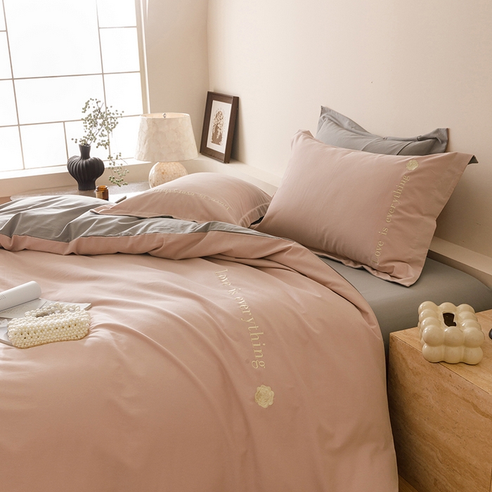 91家纺网 家纺一手货源 找家纺 艾莱家纺 2025新款A类新疆长绒棉加厚柔顺磨毛四件套--爱永恒系列 爱永恒-浅豆沙