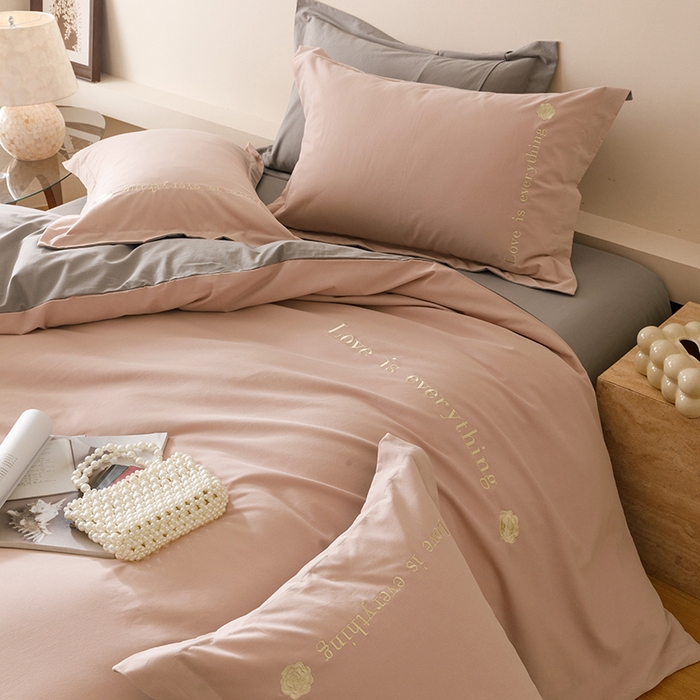 91家纺网 家纺一手货源 找家纺 艾莱家纺 2025新款A类新疆长绒棉加厚柔顺磨毛四件套--爱永恒系列 爱永恒-浅豆沙