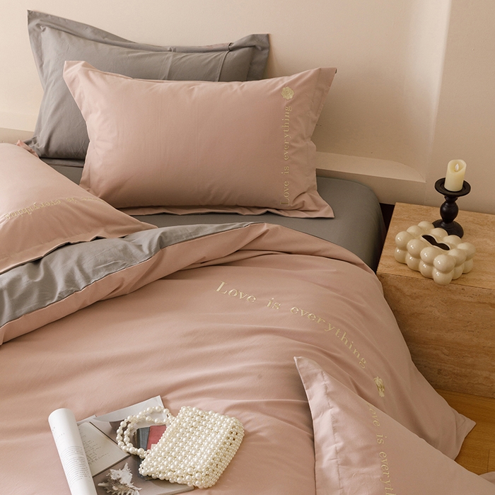 91家纺网 家纺一手货源 找家纺 艾莱家纺 2025新款A类新疆长绒棉加厚柔顺磨毛四件套--爱永恒系列 爱永恒-浅豆沙