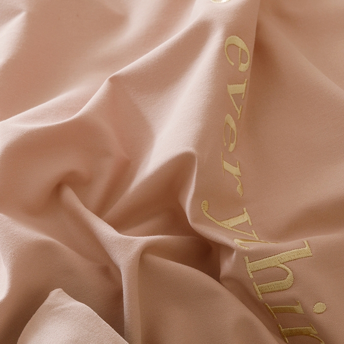 91家纺网 家纺一手货源 找家纺 艾莱家纺 2025新款A类新疆长绒棉加厚柔顺磨毛四件套--爱永恒系列 爱永恒-浅豆沙