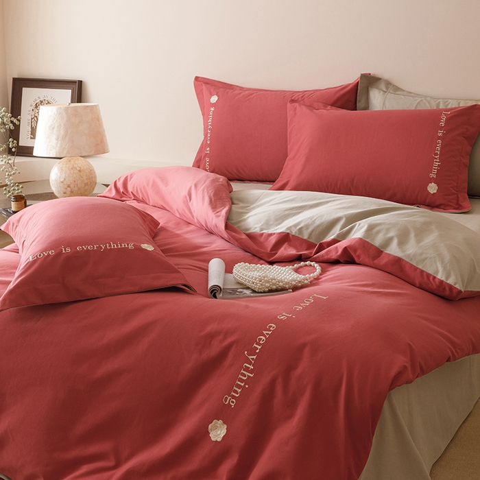 91家纺网 家纺一手货源 找家纺 艾莱家纺 2025新款A类新疆长绒棉加厚柔顺磨毛四件套--爱永恒系列 爱永恒-嫣红