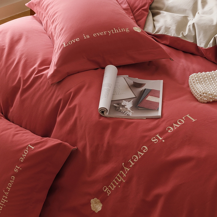 91家纺网 家纺一手货源 找家纺 艾莱家纺 2025新款A类新疆长绒棉加厚柔顺磨毛四件套--爱永恒系列 爱永恒-嫣红