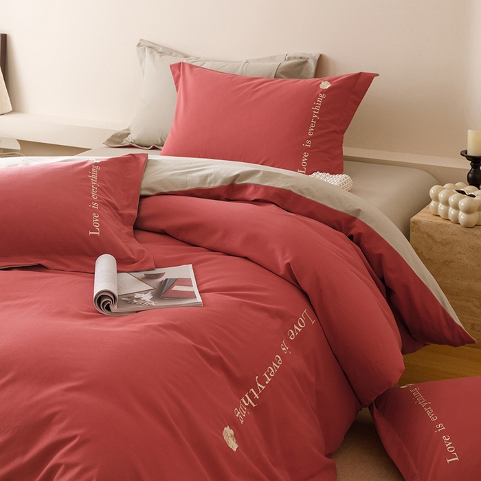 91家纺网 家纺一手货源 找家纺 艾莱家纺 2025新款A类新疆长绒棉加厚柔顺磨毛四件套--爱永恒系列 爱永恒-嫣红