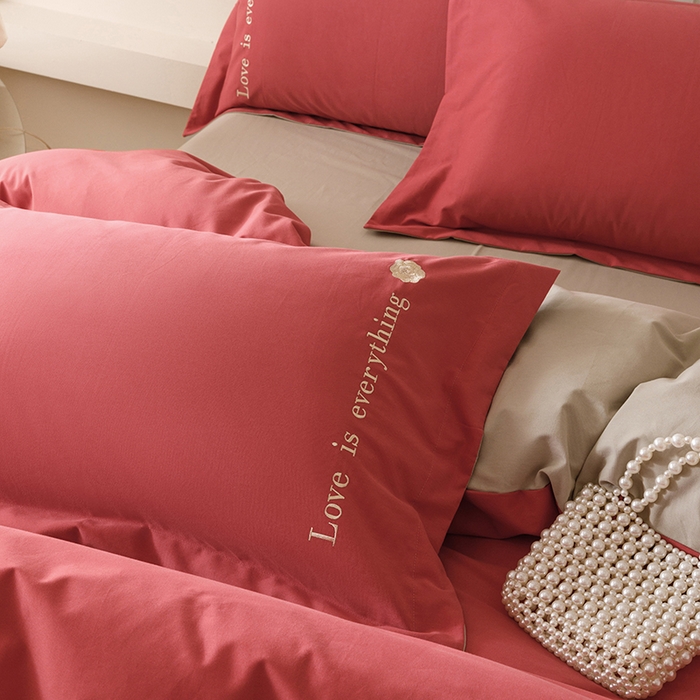 91家纺网 家纺一手货源 找家纺 艾莱家纺 2025新款A类新疆长绒棉加厚柔顺磨毛四件套--爱永恒系列 爱永恒-嫣红