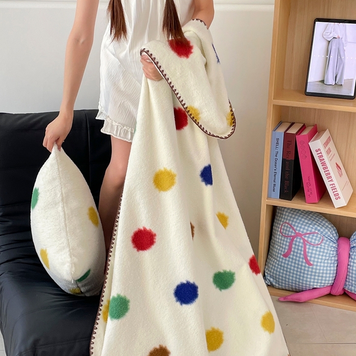 91家纺网 家纺一手货源 找家纺 晚爱家纺（原晚安家居） 2025新款跨境暖羊绒双面绵羊绒沙发毯多功能盖毯 彩波点