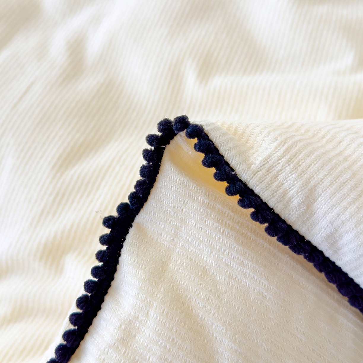 91家纺网 家纺一手货源 找家纺 蓝冰家纺 2025新款保暖雪尼绒大豆被冬被被子被芯 奶白色