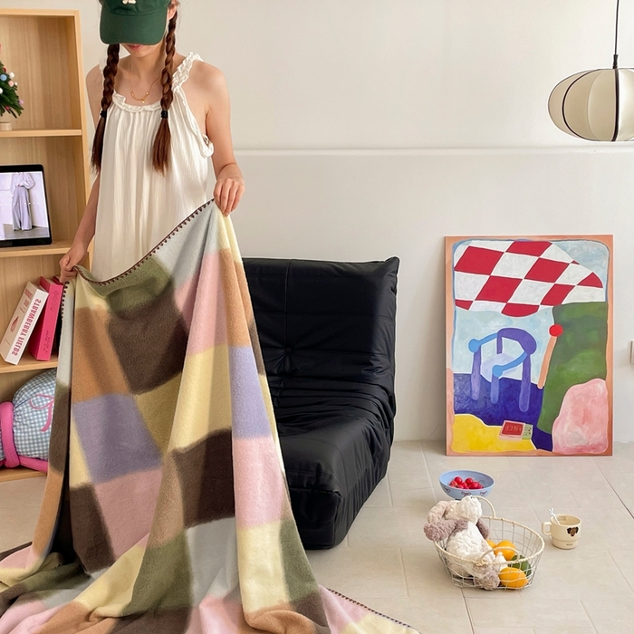 91家纺网 家纺一手货源 找家纺 晚爱家纺（原晚安家居） 2025新款跨境暖羊绒双面绵羊绒沙发毯多功能盖毯 糖块