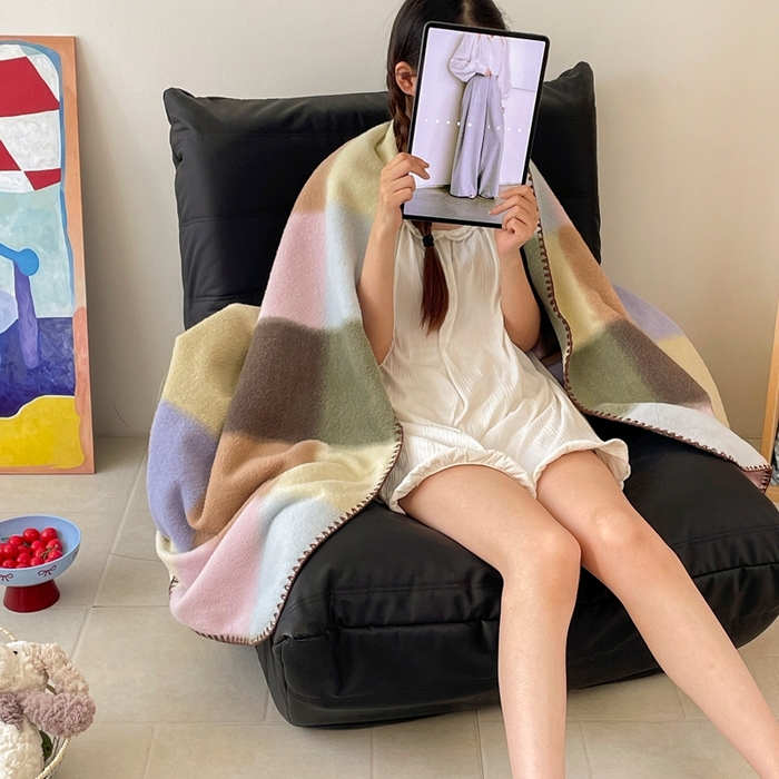 91家纺网 家纺一手货源 找家纺 晚爱家纺（原晚安家居） 2025新款跨境暖羊绒双面绵羊绒沙发毯多功能盖毯 糖块