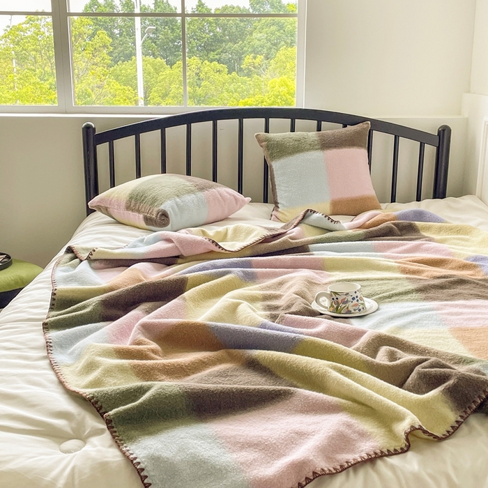 91家纺网 家纺一手货源 找家纺 晚爱家纺（原晚安家居） 2025新款跨境暖羊绒双面绵羊绒沙发毯多功能盖毯 糖块