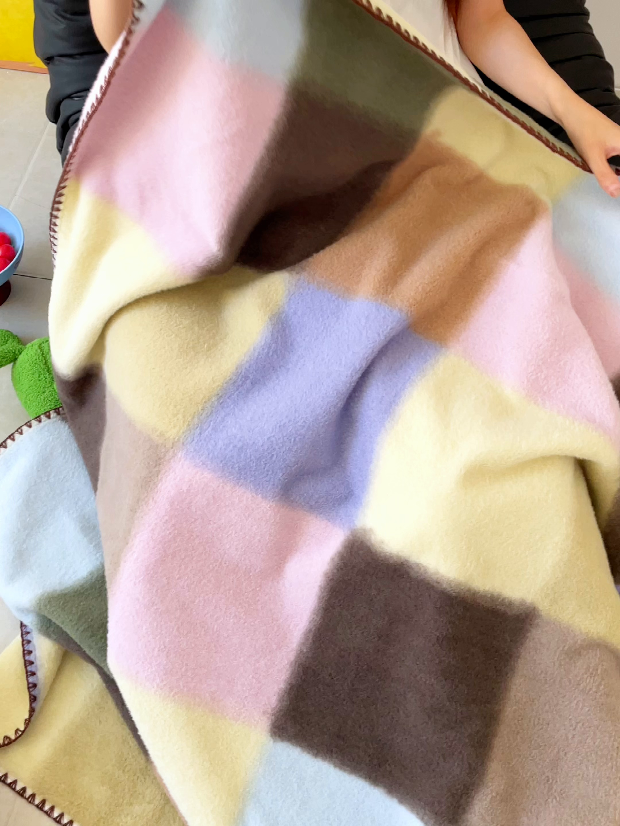 91家纺网 家纺一手货源 找家纺 晚爱家纺（原晚安家居） 2025新款跨境暖羊绒双面绵羊绒沙发毯多功能盖毯 糖块