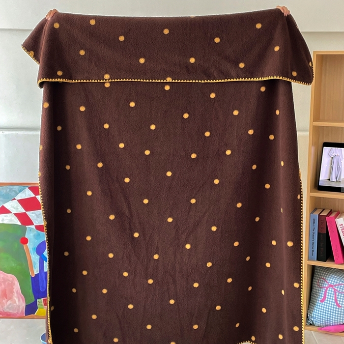 91家纺网 家纺一手货源 找家纺 晚爱家纺（原晚安家居） 2025新款跨境暖羊绒双面绵羊绒沙发毯多功能盖毯 咖波点