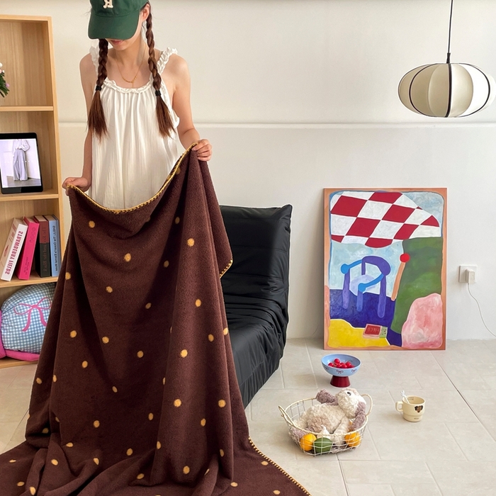 91家纺网 家纺一手货源 找家纺 晚爱家纺（原晚安家居） 2025新款跨境暖羊绒双面绵羊绒沙发毯多功能盖毯 咖波点