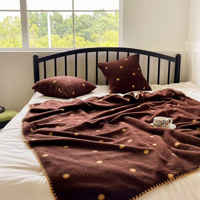 91家纺网 家纺一手货源 找家纺 晚爱家纺（原晚安家居） 2025新款跨境暖羊绒双面绵羊绒沙发毯多功能盖毯 咖波点