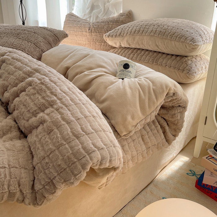 91家纺网 家纺一手货源 找家纺 （总）金爱家 2025新款全消光牛奶绒A类纯色獭兔毛绒立体牛奶绒四件套