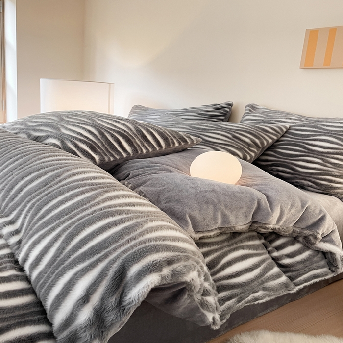 91家纺网 家纺一手货源 找家纺 （总）金爱家 2025新款全消光牛奶绒A类纯色獭兔毛绒立体牛奶绒四件套