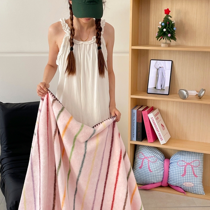 91家纺网 家纺一手货源 找家纺 晚爱家纺（原晚安家居） 2025新款跨境暖羊绒双面绵羊绒沙发毯多功能盖毯 七彩条